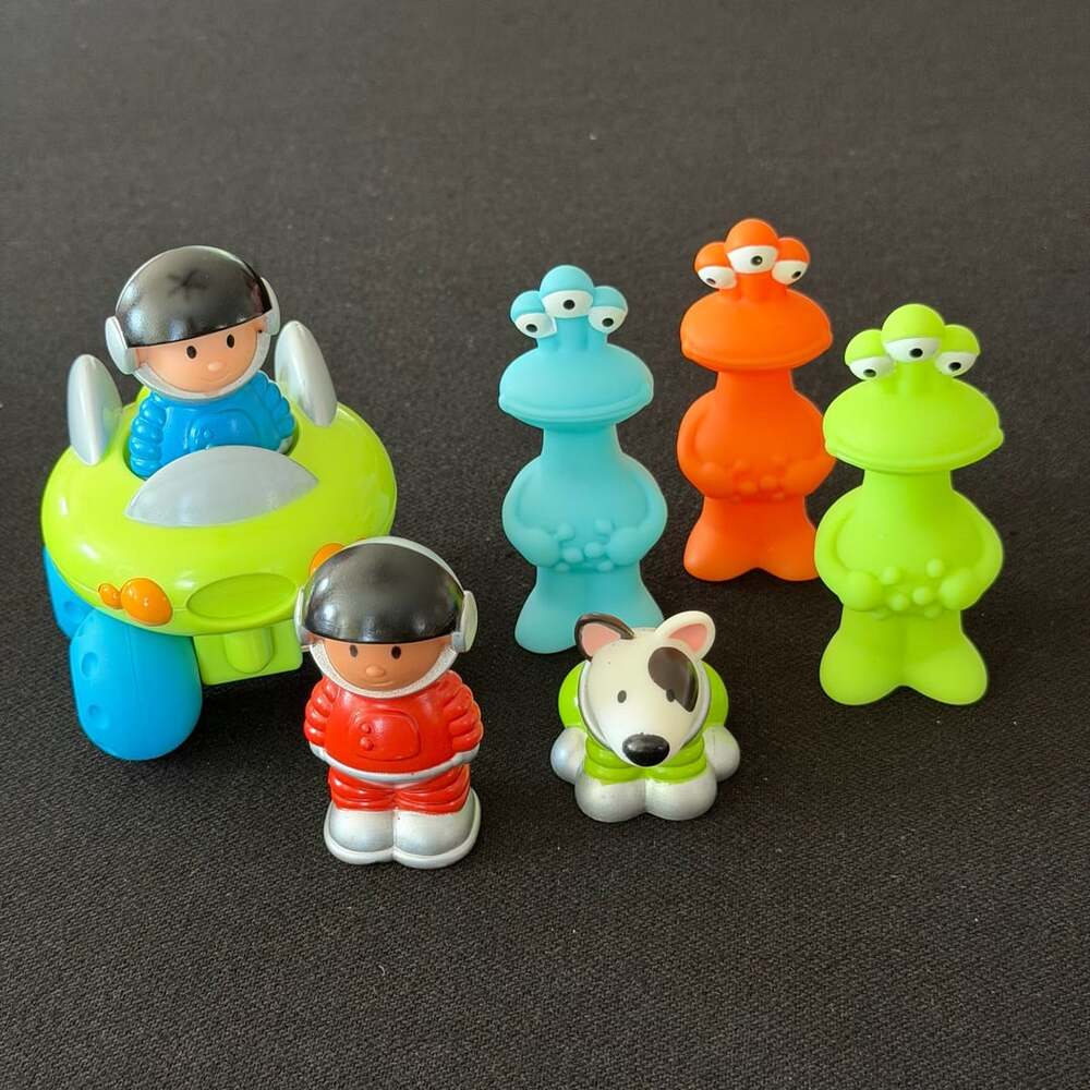 Lakeshore Learning Play & Explore Space Set with Figures and Aliens